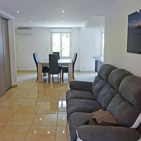 Holiday home Holiday Leo *