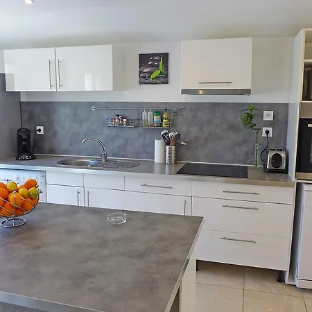 Holiday Leo Holiday home Frejus